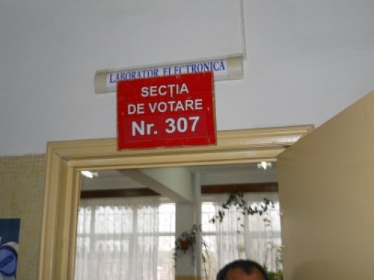 Ministrul Culturii şi preşedintele PNL Constanţa au votat pentru o Românie normală -vezi video